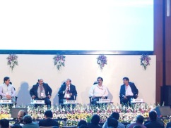 Dr-SaxenaCEO-SCGJ-moderating-Panel-Discussion-at-Vibrant-Gujarat-pre-summit
